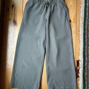 Lululemon - Cropped Wide Leg Pull-on Pants